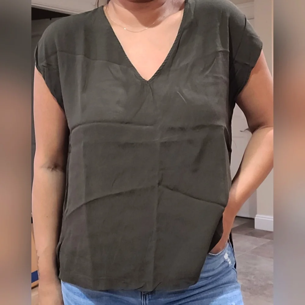 Top - Picture 2 of 2